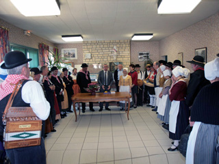 A la mairie d'Isigny-le-Buat